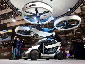 Även Airbus utvecklar en flygande bil. Den här prototypen visades upp på årets motormässa i Genève.